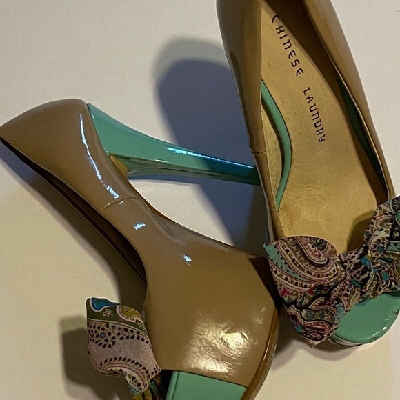Chinese Laundry Pump Heels Beige Peep Toe Size 6 - Picture 4 of 11